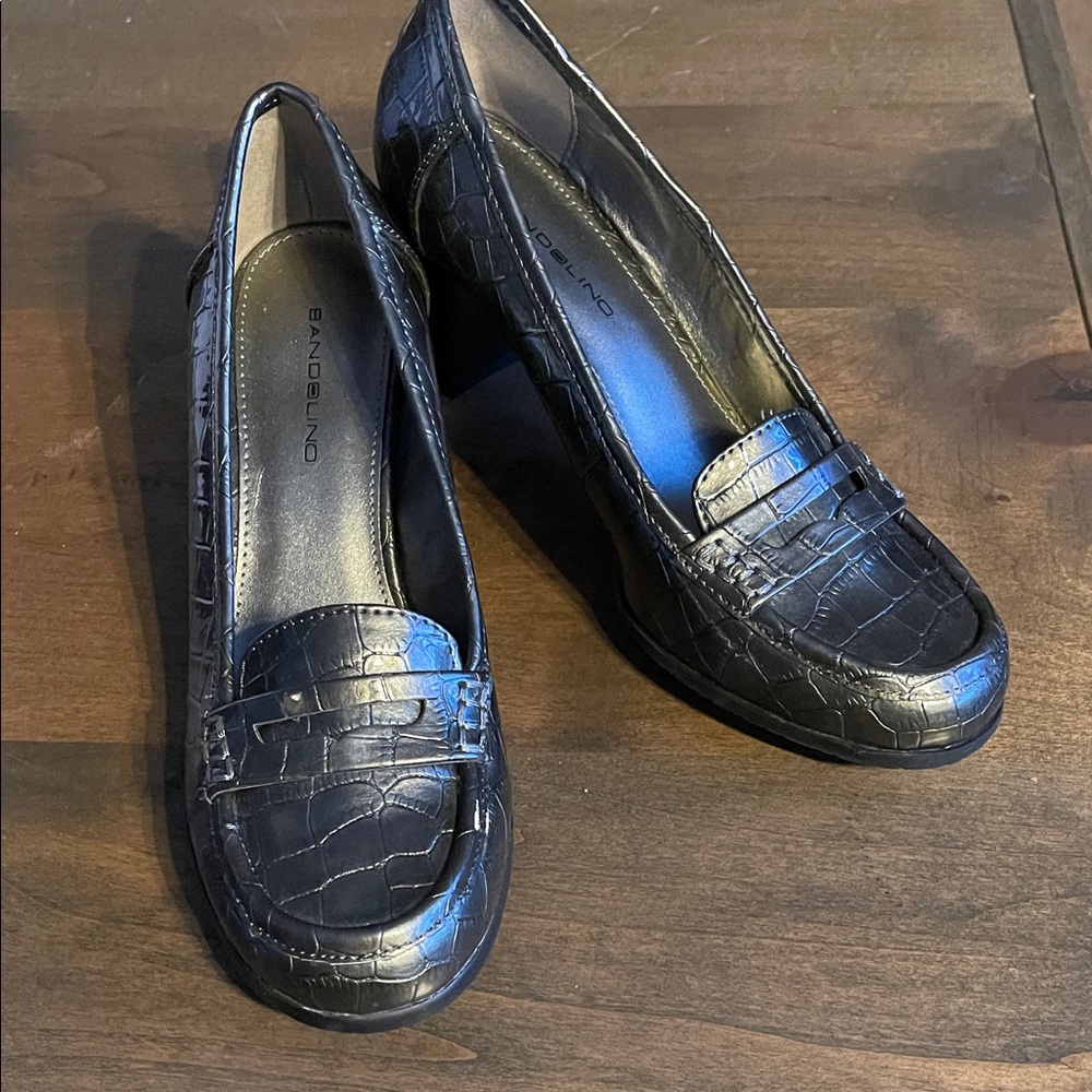 Bandolino Pewter Croc-Patterned Loafers with heel